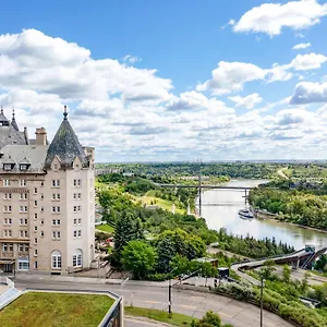 Fairmont Macdonald Szálloda